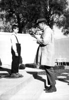 MON ONCLE, (aka MY UNCLE), from left: Alain Becourt, Jacques Tati, 1958