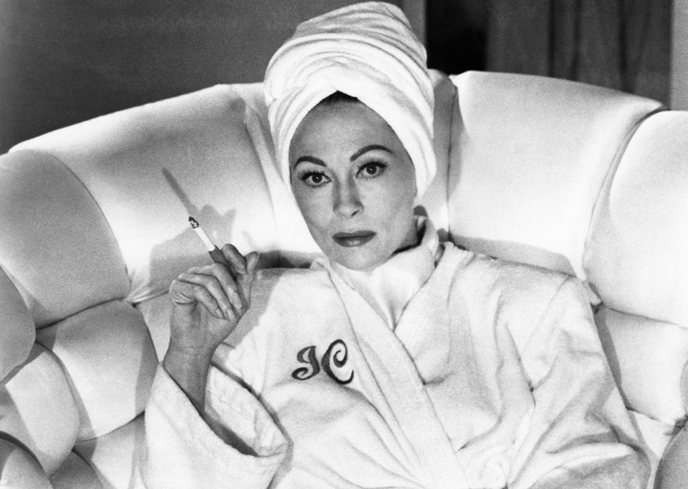MOMMIE DEAREST, Faye Dunaway, 1981, (c) Paramount. NO GREETING CARD USAGE UNTIL January 3, 2010
