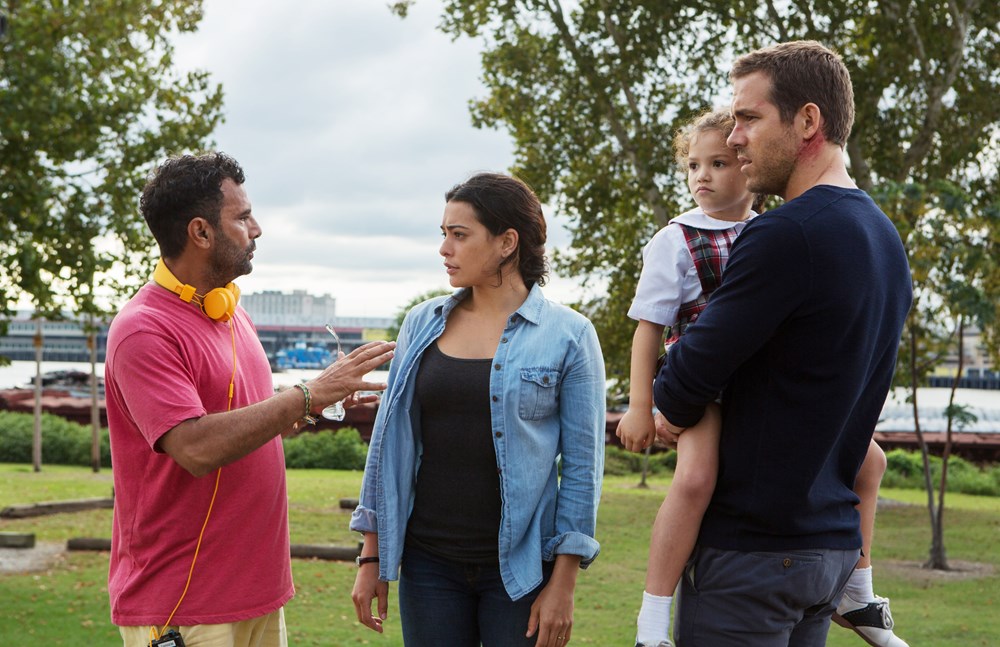 SELF/LESS, (aka SELFLESS), from left: director Tarsem Singh, Natalie Martinez, Jaynee-Lynne Kinchen, Ryan Reynolds, on set, 2015. ph: Hilary Bronwyn Gale/© Focus Features