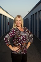 Storage Wars, Laura Dotson, 12/01/2010, ©AETV