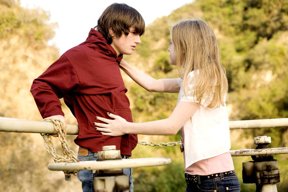 FRAGMENTS, (aka WINGED CREATURES), from left: Josh Hutcherson, Dakota Fanning, 2008. Ph: Chuck Zlotnick/©Sony Pictures