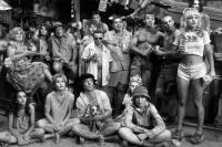 WELCOME TO WOOP WOOP, Maggie Kirkpatrick (on stool second left), Rod Taylor (on stool third left), Bob Oxenbould (standing center), Susie Porter (standing right), 1997, (c) Samuel Goldwyn