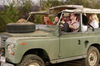 Jessie, Debby Ryan (L), Pierson Fode (R), 'A Close Shave', Season 4, Ep. #2, 01/16/2015, ©DISNEYCHANNEL