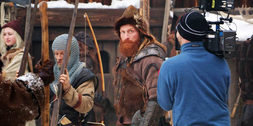 THE LAST KING, (aka BIRKEBEINERNE), center: Kristofer Hivju, on set, 2016. ©Magnolia Pictures