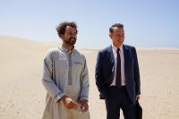 A HOLOGRAM FOR THE KING, FROM LEFT: ALEXANDER BLACK, TOM HANKS, 2016. PH: SIFFEDINE ELAMINE/© ROADSIDE ATTRACTIONS