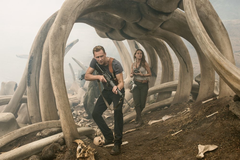 KONG: SKULL ISLAND, L-R: TOM HIDDLESTON, BRIE LARSON, 2017. PH: CHUCK ZLOTNICK/©WARNER BROS. PICTURES