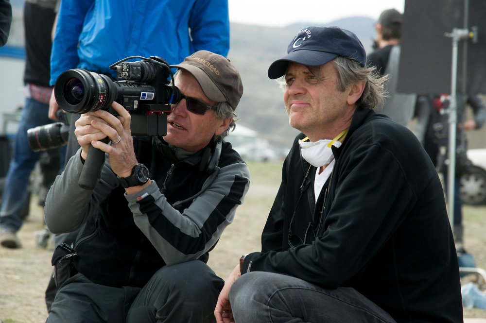 MONSTER TRUCKS, FROM LEFT: CINEMATOGRAPHER DON BURGESS, DIRECTOR CHRIS WEDGE, ON SET, 2016. PH: KIMBERLEY FRENCH/© PARAMOUNT PICTURES
