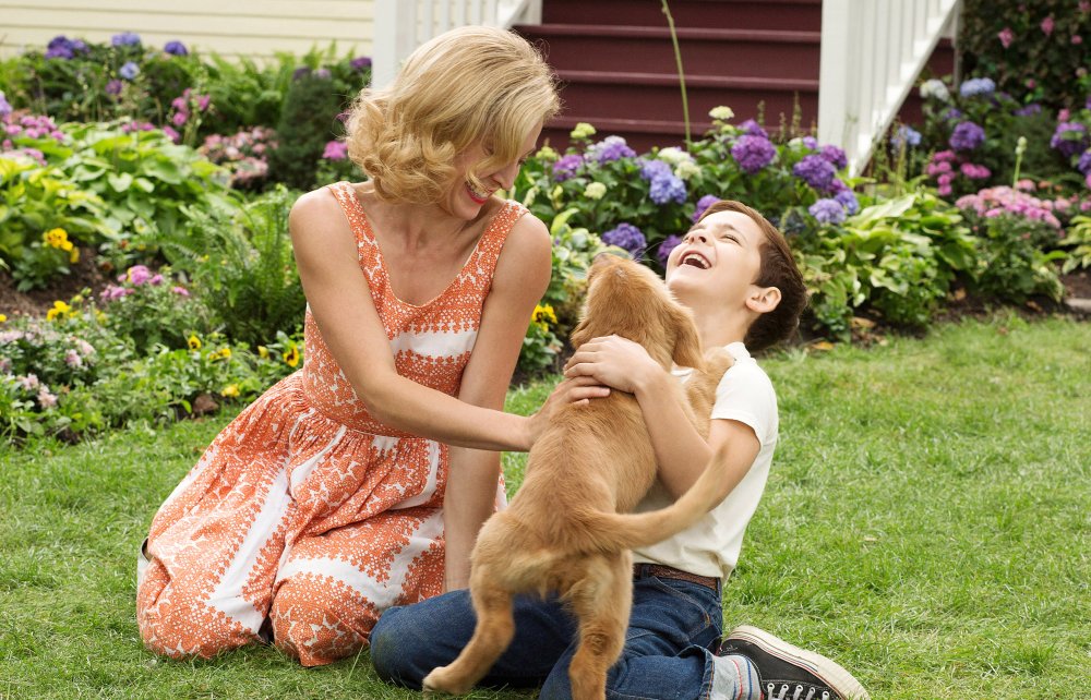 A DOG'S PURPOSE, FROM LEFT: JULIET RYLANCE, BRYCE GHEISAR, 2017. PH: JOE LEDERER/© UNIVERSAL PICTURES
