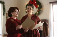 DOLLY PARTON'S CHRISTMAS OF MANY COLORS: CIRCLE OF LOVE, (FROM LEFT): STELLA PARTON, MARY LANE HASKELL, (AIRED NOV. 30, 2016). PHOTO: QUANTRELL COLBERT/©NBC