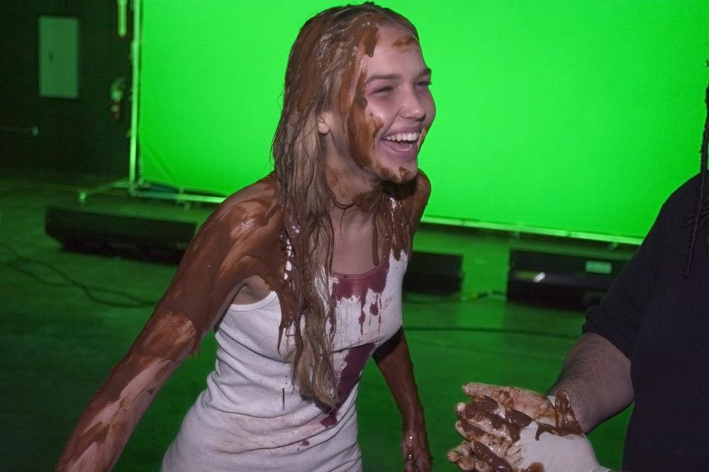 REEKER, Arielle Kebbel prepares for her green screen visual FX, on set, 2005