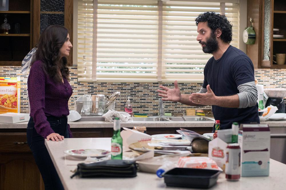 THE HOUSE, L-R: MICHAELA WATKINS, JASON MANTZOUKAS, 2017. PH: GLEN WILSON/©WARNER BROS. PICTURES