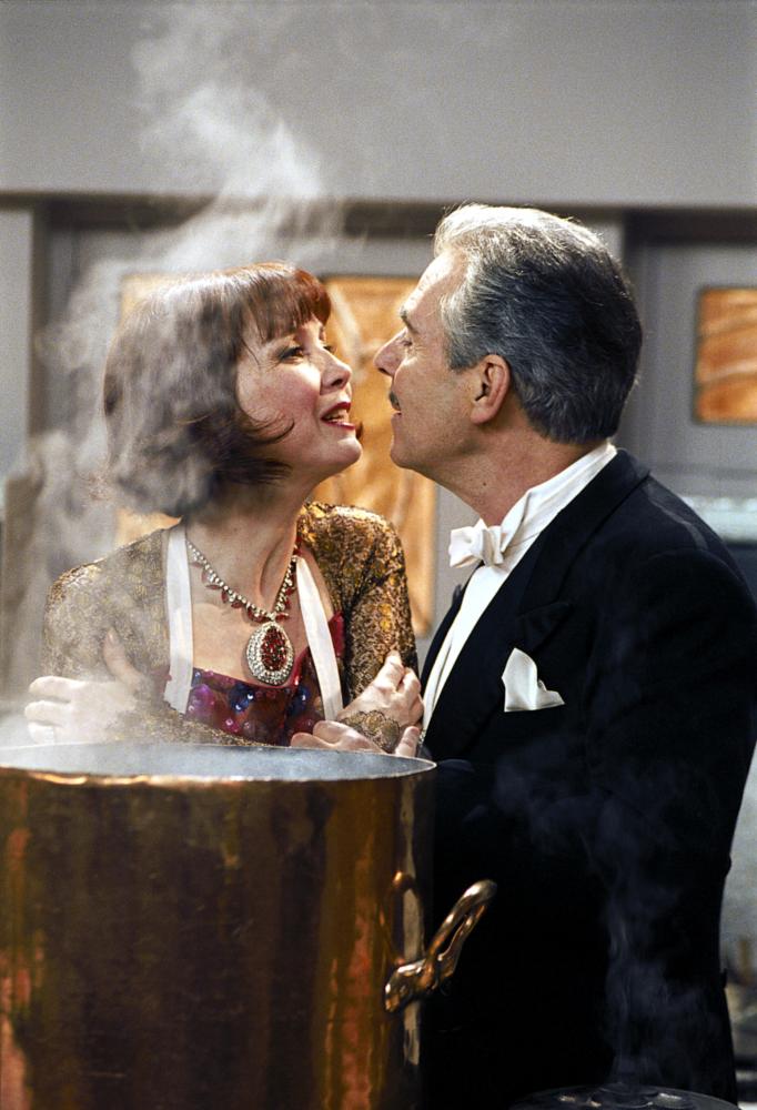 NOT ON THE LIPS, (aka PAS SUR LA BOUCHE), Sabine Azema, Piere Arditi, 2003, (c) Pathe