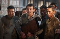 THE BATTLESHIP ISLAND, (AKA GOONHAMDO), HWANG JUNG-MIN (CENTER), 2017. © CJ ENTERTAINMENT