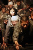 THE BATTLESHIP ISLAND, (AKA GOONHAMDO), HWANG JUNG-MIN (CENTER), KIM SU-AN (TOP), 2017. © CJ ENTERTAINMENT
