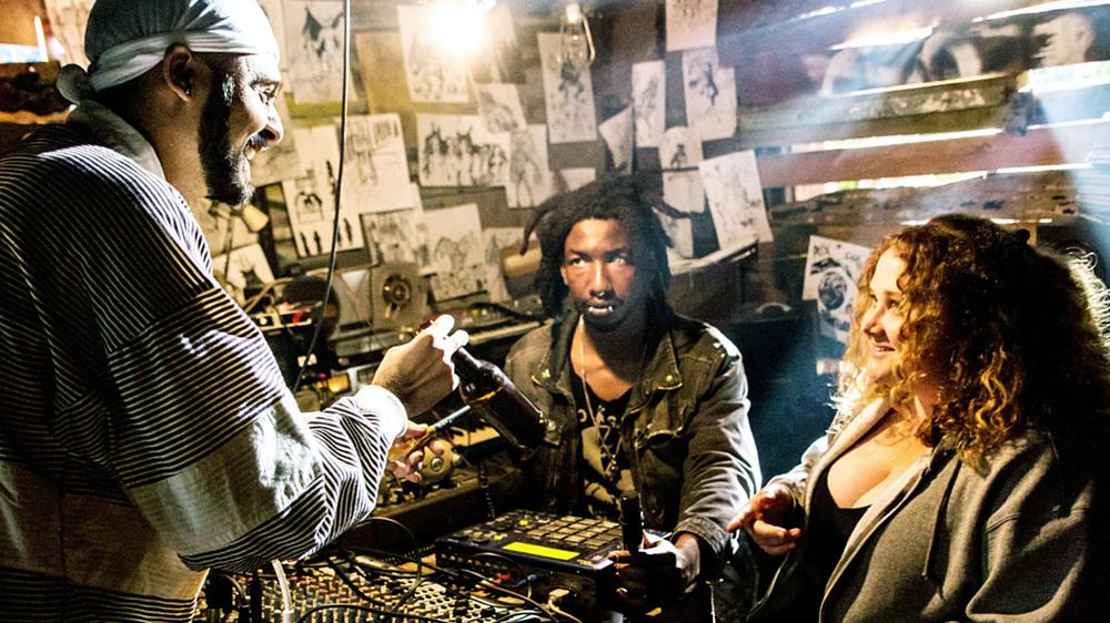 PATTI CAKE$, (AKA PATTI CAKES), FROM LEFT: SIDDHARTH DHANANJAY, MAMOUDOU ATHIE, DANIELLE MACDONALD, 2017. PH: JEONG PARK/TM & COPYRIGHT © FOX SEARCHLIGHT PICTURES. ALL RIGHTS RESERVED.