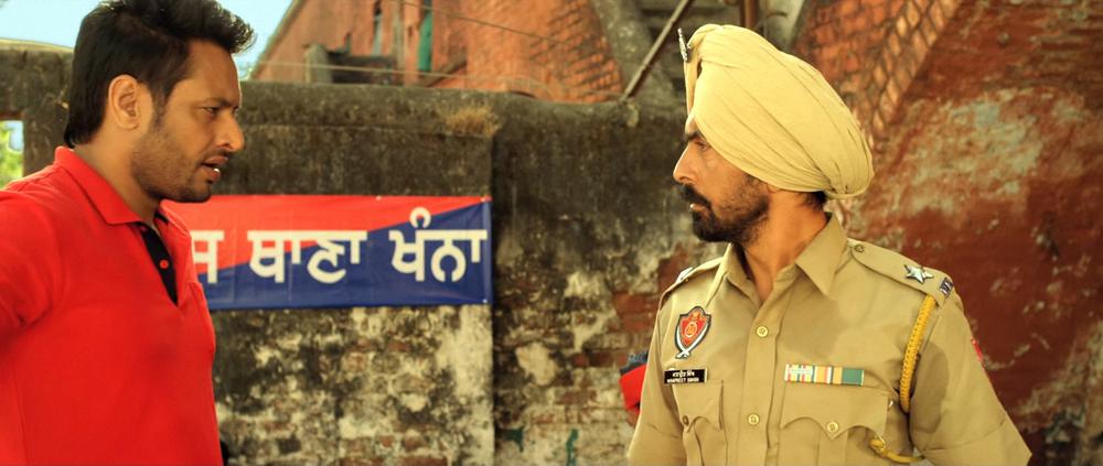 RUPINDER GANDHI 2: THE ROBIN HOOD, LEFT: DEV KHAROUD, 2017. ©DREAMREALITY MOVIES
