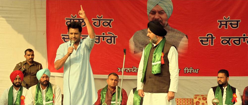 RUPINDER GANDHI 2: THE ROBIN HOOD, LEFT: DEV KHAROUD, 2017. ©DREAMREALITY MOVIES
