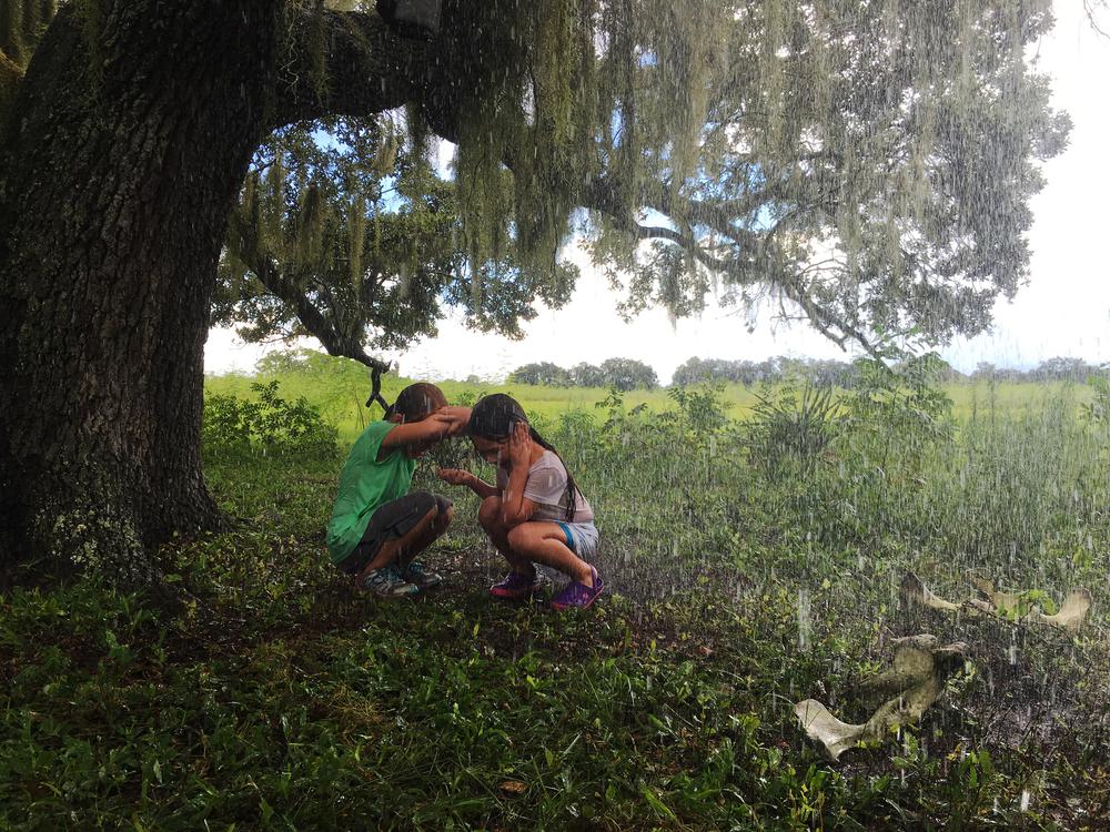 THE FLORIDA PROJECT, L-R: BROOKLYNN PRINCE, VALERIA COTTO, 2017. PH: MARC SCHMIDT/©A24