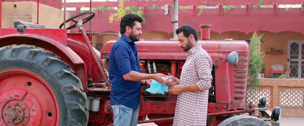 BAILARAS, FROM LEFT: DEV KHAROUD, BINNU DHILLON, 2017. © NAUGHTY MEN PRODUCTIONS