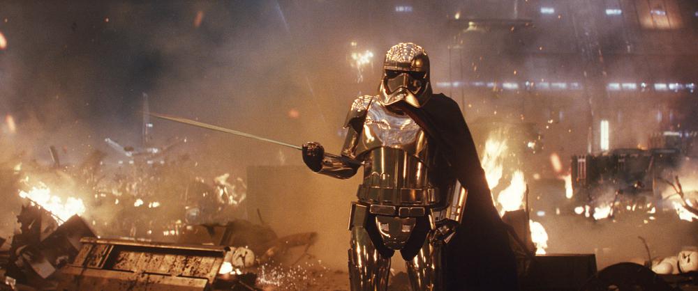 STAR WARS: THE LAST JEDI, (AKA STAR WARS: EPISODE VIII - THE LAST JEDI), GWENDOLINE CHRISTIE, 2017./© WALT DISNEY STUDIOS MOTION PICTURES/© LUCASFILM LTD.
