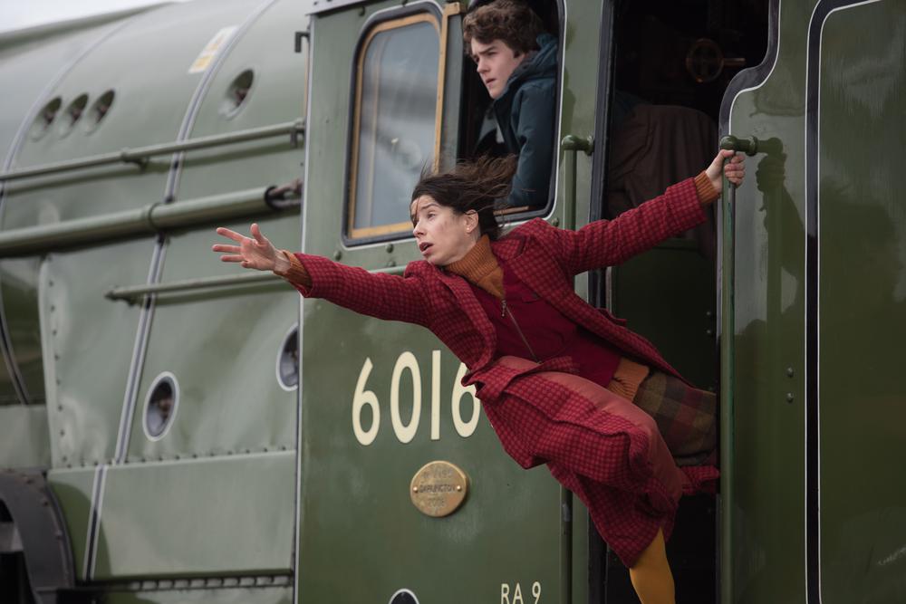 PADDINGTON 2, FROM TOP: SAMUEL JOSLIN, SALLY HAWKINS, 2017. PH: SUSIE ALLNUTT/© WARNER BROS.