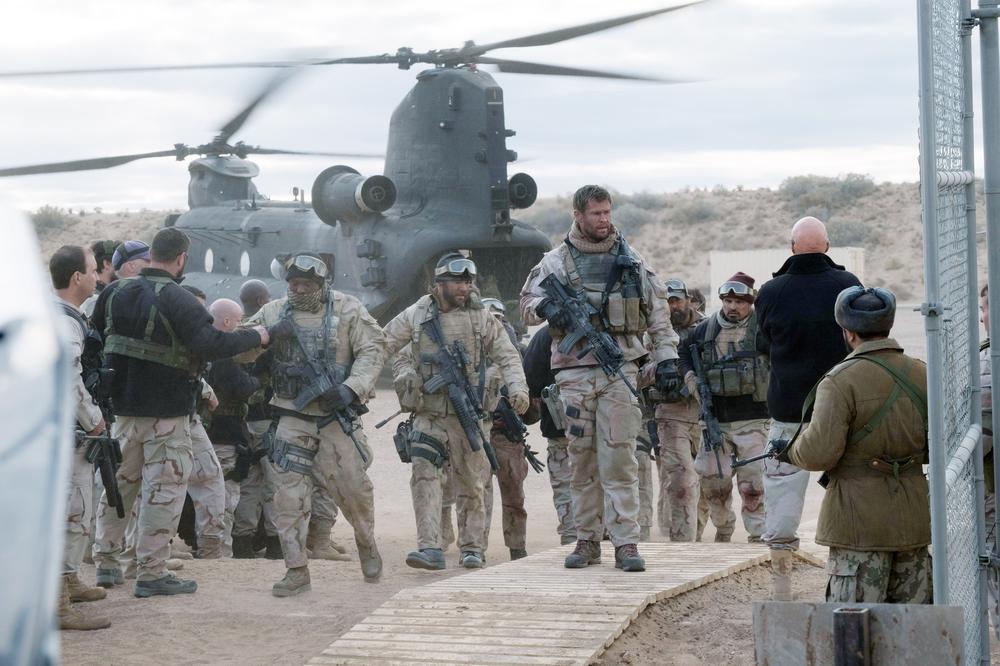 12 STRONG, BACK, FROM LEFT: TREVANTE RHODES, AUSTIN HEBERT, CHRIS HEMSWORTH, KENNY SHEARD, MICHAEL PENA, 2018. © WARNER BROS. PICTURES