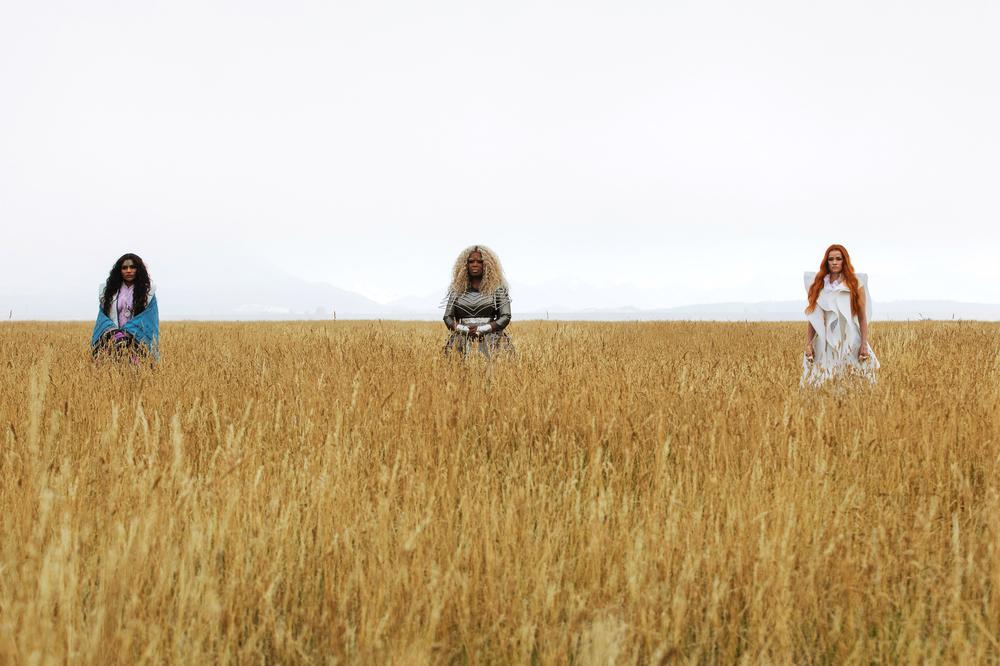 A WRINKLE IN TIME, FROM LEFT: MINDY KALING, OPRAH WINFREY, REESE WITHERSPOON, 2018. PH: ATSUSHI NISHIJIMA/© WALT DISNEY STUDIOS MOTION PICTURES