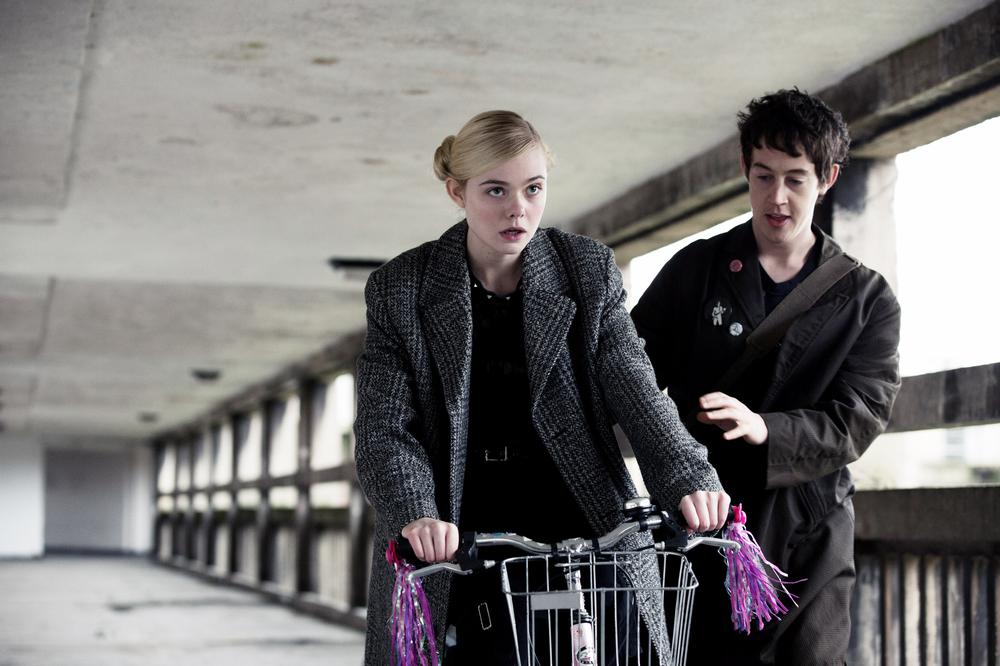 HOW TO TALK TO GIRLS AT PARTIES, L-R: ELLE FANNING, ALEX SHARP, 2017. © A24