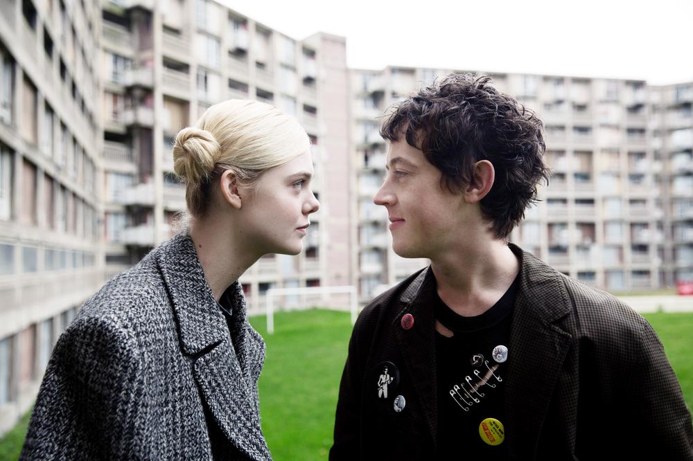 HOW TO TALK TO GIRLS AT PARTIES, L-R: ELLE FANNING, ALEX SHARP, 2017. © A24
