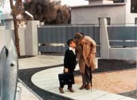 MON ONCLE, (aka MY UNCLE), from left: Alain Becourt, Jacques Tati, 1958