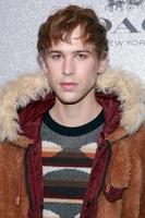 Tommy Dorfman at arrivals for Lincoln Center Corporate Fund Fashion Gala - An Evening Honoring Coach, Alice Tully Hall at Linocln Center, New York, NY November 29, 2018. Photo By: Jason Mendez/Everett Collection