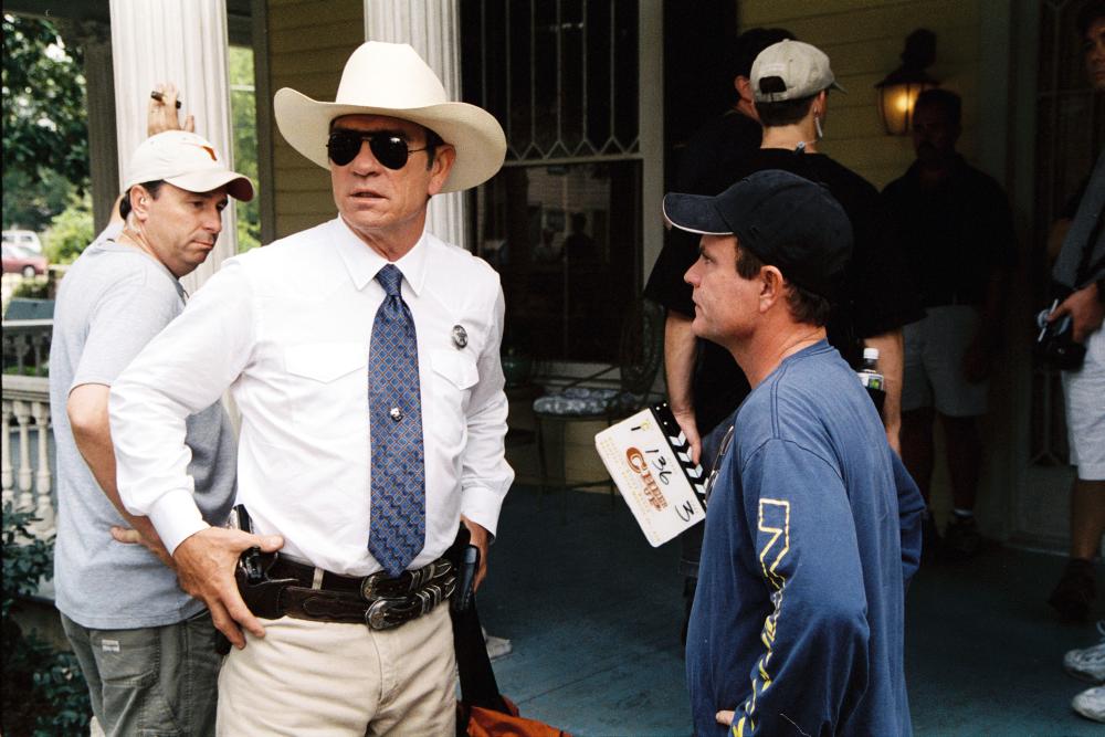 MAN OF THE HOUSE, Tommy Lee Jones, director Stephen Herek on set, 2005, (c) Columbia