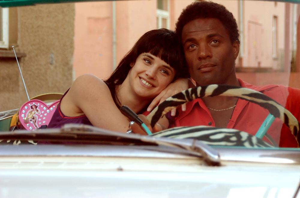 LULU AND JIMI, (aka LULU & JIMI, aka LULU UND JIMI), from left: Jennifer Decker, Ray Fearon, 2009. ©Beta Film