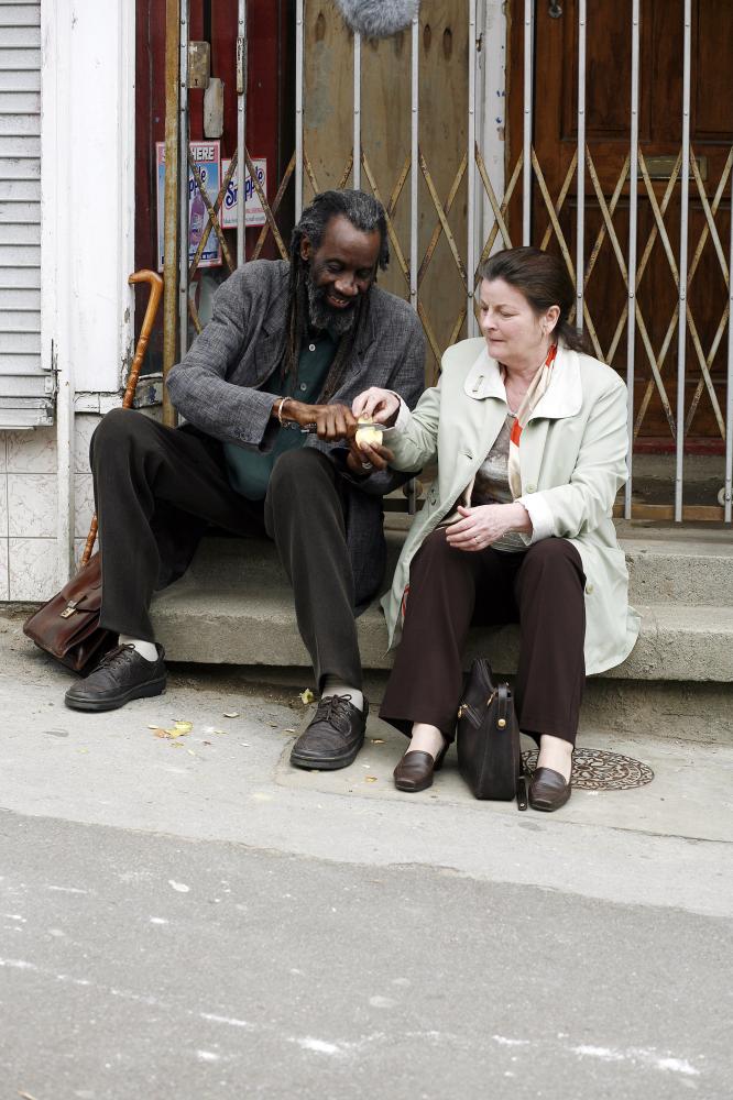 LONDON RIVER, from left: Sotigui Kouyate, Brenda Blethyn, 2009. ©ABC Distribution