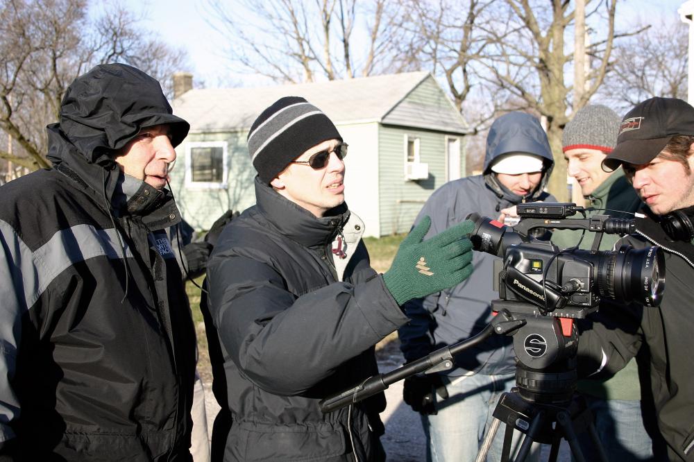 LONESOME JIM, cinematographer Phil Parmet (left), director Steve Buscemi (sunglasses), on set, 2005, ©IFC Films