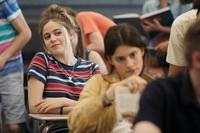 BOOKSMART, MOLLY GORDON (IN STRIPED SHIRT), 2019. PH: FRANCOIS DUHAMEL/© ANNAPURNA PICTURES