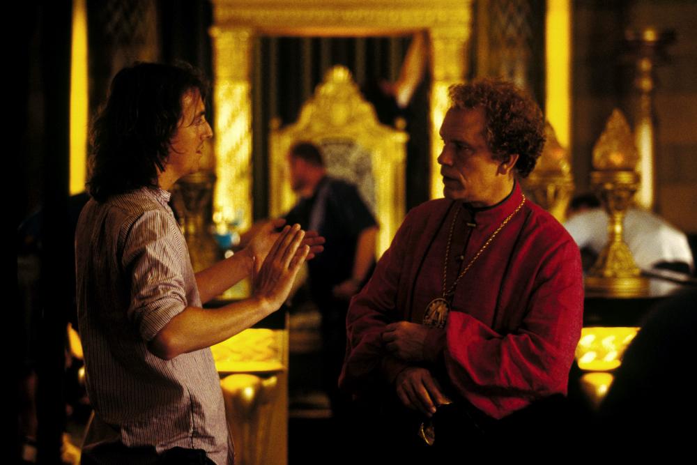 THE HITCHHIKER'S GUIDE TO THE GALAXY, director Garth Jennings, John Malkovich on set, 2005, (c) Touchstone