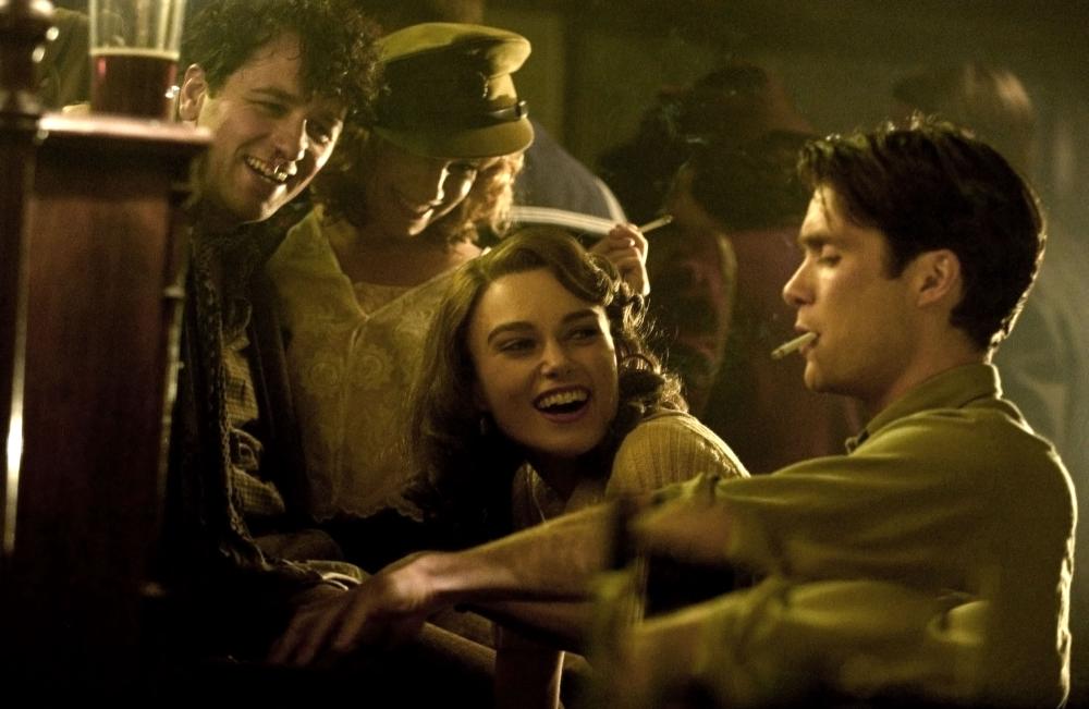 THE EDGE OF LOVE, foreground from left: Matthew Rhys as Dylan Thomas, Sienna Miller, Keira Knightley, Cillian Murphy, 2008. ©Capitol Films
