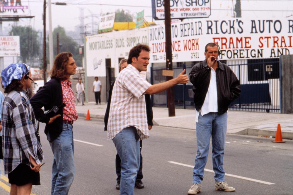 PULP FICTION, Quentin Tarantino (center) and Lawrence Bender (left) on location, 1994