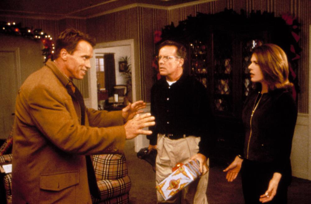 JINGLE ALL THE WAY, Arnold Schwarzenegger, Phil Hartman, Rita Wilson, 1996,TM and Copyright © 20th Century Fox Film Corp. All rights reserved.
