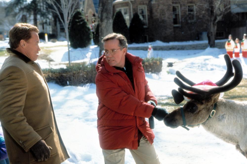 JINGLE ALL THE WAY, Arnold Schwarzenegger, Phil Hartman, 1996,TM and Copyright © 20th Century Fox Film Corp. All rights reserved.