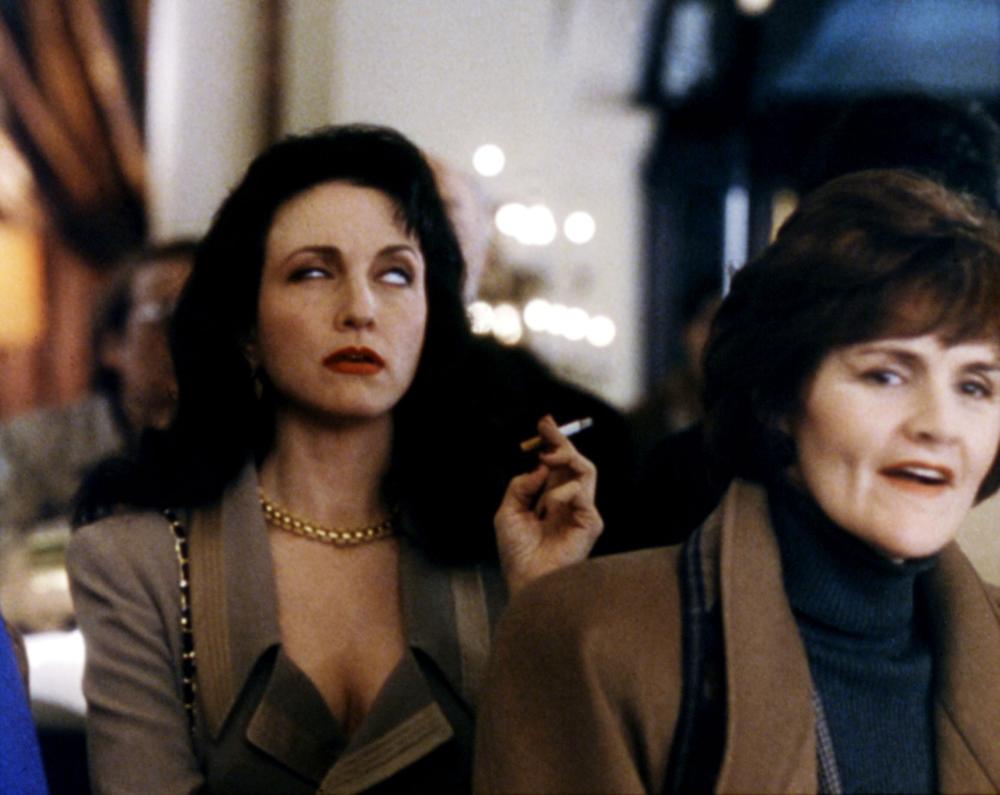 Films Et Séries Tv Avec Bebe Neuwirth Cineplex.com | The Associate
