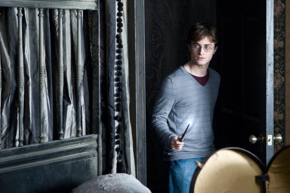 HARRY POTTER AND THE DEATHLY HALLOWS: PART 1, Daniel Radcliffe, 2010. ph: Jaap Buitendijk/©2010 Warner Bros. Ent. Harry Potter publishing rights ©J.K.R. Harry Potter characters, names and related indicia are trademarks of and ©Warner Bros. Ent. All rights