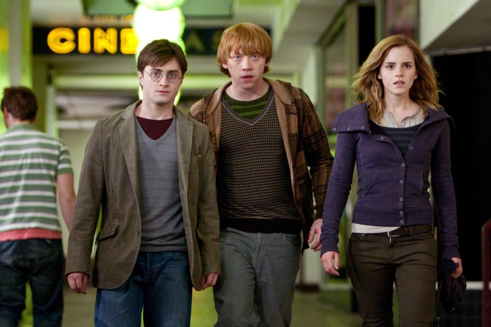 HARRY POTTER AND THE DEATHLY HALLOWS: PART 1, from left: Daniel Radcliffe, Rupert Grint, Emma Watson, 2010. ph: Jaap Buitendijk/©2010 Warner Bros. Ent. Harry Potter publishing rights ©J.K.R. Harry Potter characters, names and related indicia are trademarks