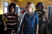 THE RUNAWAYS, from left: Kristen Stewart as Joan Jett, Dakota Fanning as Cherie Currie, Alia Shawkat, 2010. Ph: David Moir/©Apparition