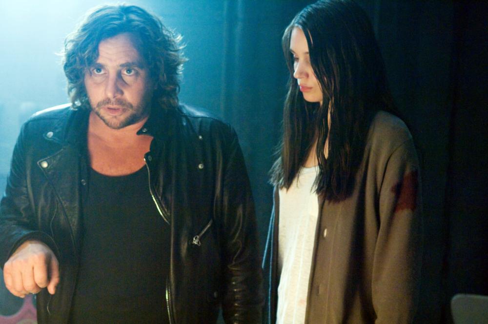 A NIGHTMARE ON ELM STREET, from left: director Samuel Bayer, Rooney Mara, on set, 2010. ph: Dale Robinette/©Warner Bros