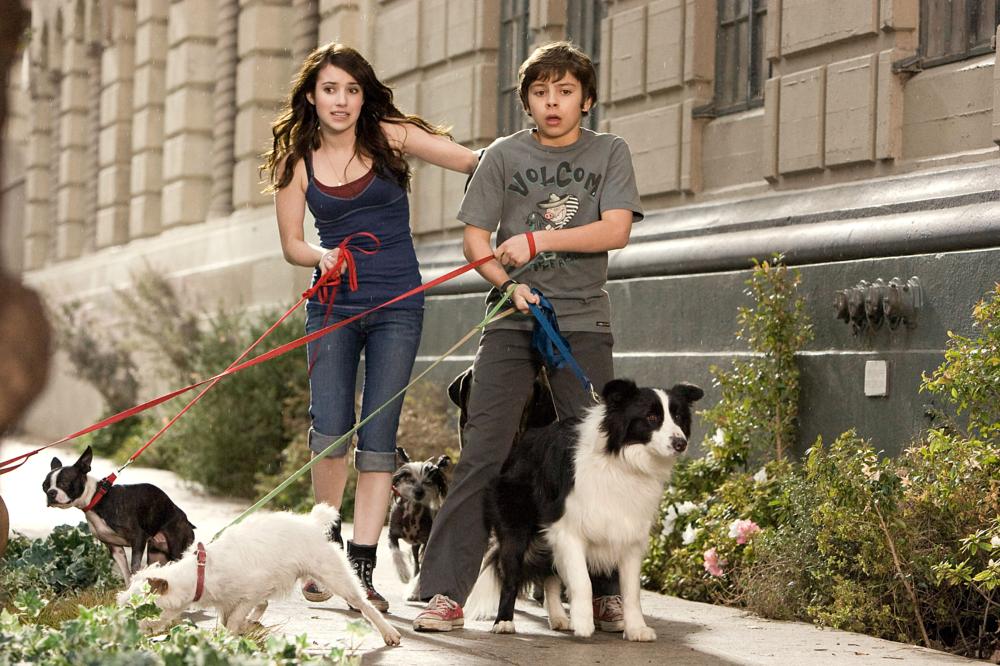 HOTEL FOR DOGS, from left: Emma Roberts, Jake T. Austin, 2008. ©DreamWorks