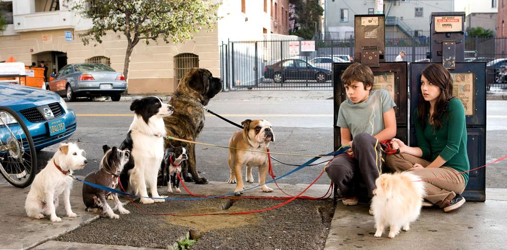HOTEL FOR DOGS, from left: Jake T. Austin, Emma Roberts, 2008. ©DreamWorks