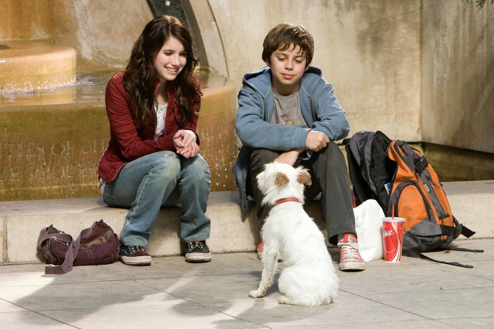 HOTEL FOR DOGS, from left: Emma Roberts, Jake T. Austin, 2008. ©DreamWorks