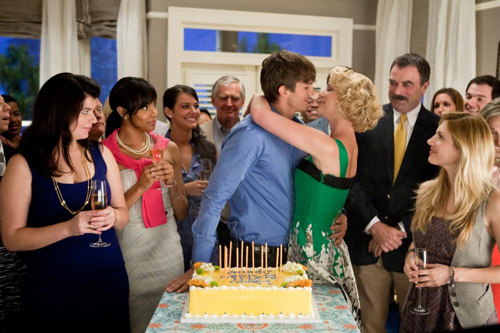 KILLERS, from left: Casey Wilson, Letoya Luckett, Ashton Kutcher, Katherine Heigl, Tom Selleck, Katheryn Winnick, 2010. Ph: Melissa Moseley/©Lionsgate